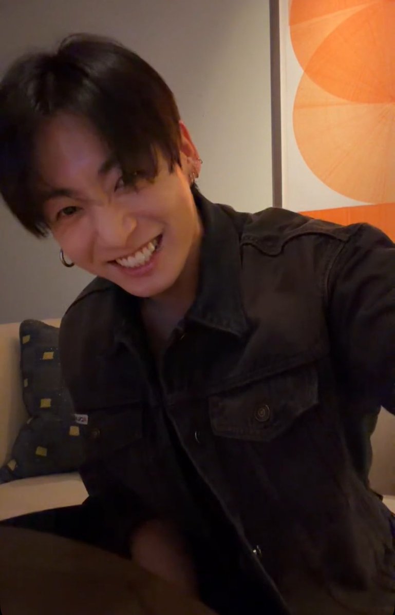 97JKVxx's tweet photo. จองกุกน่ารักมาก ยิ้มหวานน่ารักสุดๆ https://t.co/MmFEQuU5bk