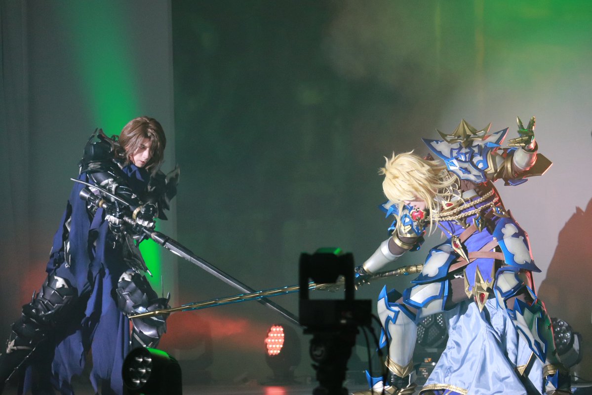 KKKKanengomi's tweet photo. これはキャストステージで戦うアグロヴァル様とジークフリート😭
イベントシーンの再現をしてくれると思ってなかったので泣くかと思った……

かくりよパゥワーでジークさんの剣を手で受け止めとるアグ兄撮れてて三度見しちゃった

#グラブルEXフェス2026 仙台DAY1 https://t.co/jUoy1FBXxd