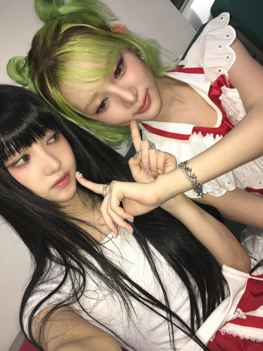 unchildako's tweet photo. happy evon day 💜

#이본_생일에_느낌표를_찍어뱅 
#HAPPY_EVON_DAY https://t.co/vP7zxsxogk