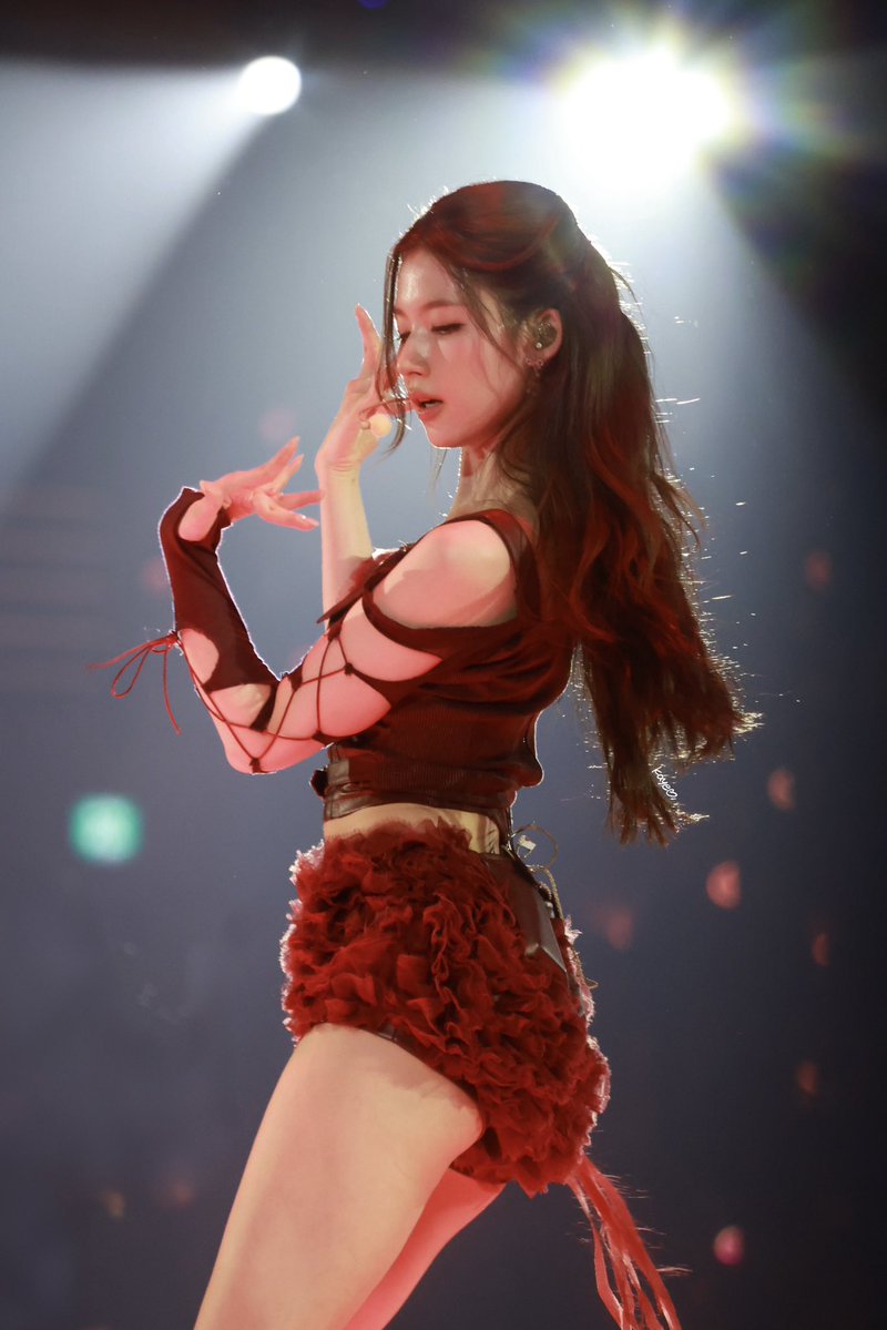 allroundersana's tweet photo. 🥀🥀🥀 https://t.co/8D4vqeLg4z