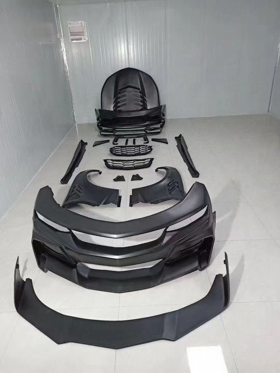 davia_chan's tweet photo. The Camaro Bumblebee has a wide body https://t.co/qDYQJ1Ohpn