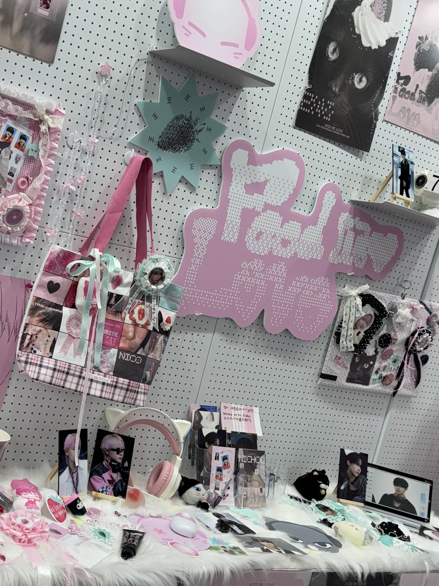 chanlan426's tweet photo. #FEED_ME_STRAWBERRY

뭘 뽑아도 기분이 좋은 럭드구성
가방 디자인이 ㄹㅇ 감다살 
트친 장기 팔아서라도 갖고싶다 https://t.co/LVBfRTu9f0