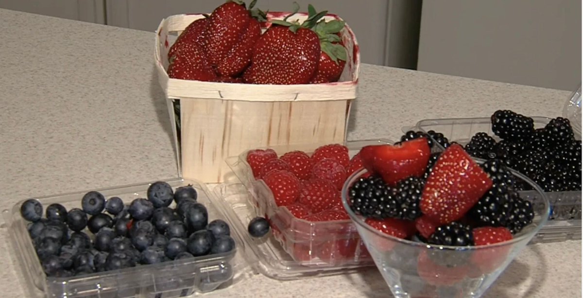 CanHealthwatch's tweet photo. Ontario residents advised to wash all fresh produce amid ‘explosive diarrhea’ linked to U.S. cyclosporiasis outbreak, Mike Pearson reports. This article and more at https://t.co/iiTxKdhc1W #CdnHealth https://t.co/cL8OlW0zLS