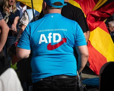 GR_BsB's tweet photo. AfD Hessen: verfassungsfeindliche Inhalte breit verankert -
https://t.co/F9o9JpWXoo
#EndstationRechts #GRBsB
Das Verwaltungsgericht in Wiesbaden hat die Gründe veröffentlicht, aus denen der Verfassungsschutz in Hessen den dortigen AfD-Landesverband als rechtsextremen Verdac… https://t.co/WtBu8UWP6L
