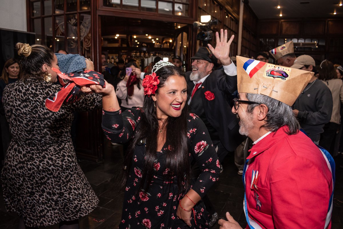 EstacionMapocho's tweet photo. ¡Lanzamiento de la Cumbre Guachaca 2026! 👑🍷

En la Posada del Presidente se dio el vamos a este gran encuentro y a la campaña solidaria “Un Calzoncillo Largo para Chile”, reuniendo a candidatas, candidatos y medios de comunicación.

4 y 5 de septiembre en Estación Mapocho. 🇨🇱🎉 https://t.co/sWIjDjHPUW