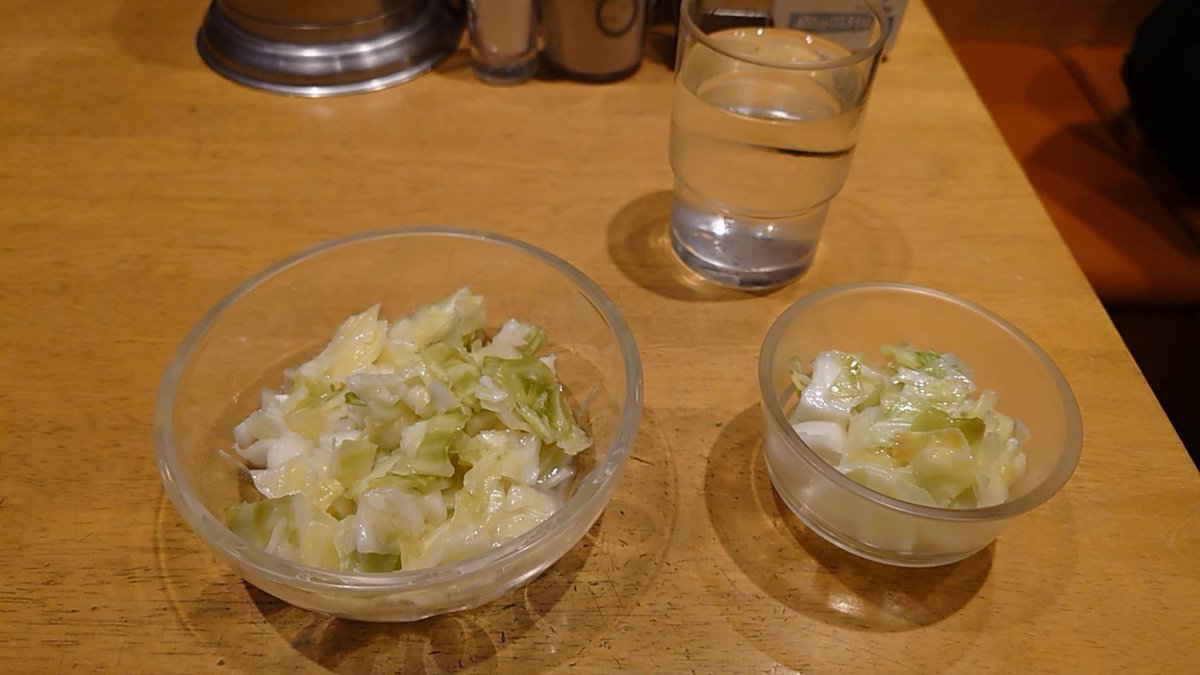 unicornetta's tweet photo. あまりにもさみしくてLINEを開いた
あの人が「午後休みをとったから食べに行ってきた」と送られてきた写真があって、それが去年の今頃だった
思ったより粉チーズかけてない
アングルも似てる
泣く https://t.co/bm9i42I1w6