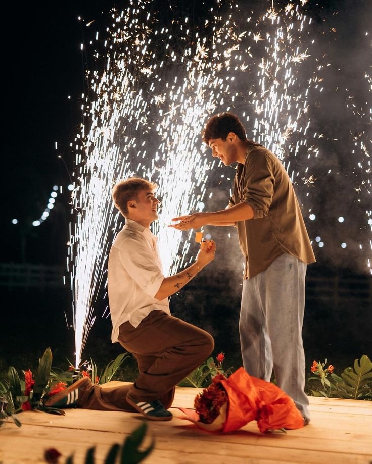TBmoviehub's tweet photo. 🏳️‍🌈A million sparks in the background, but my eyes were only on him. 🥹❤️ https://t.co/UUDuQQwIvr