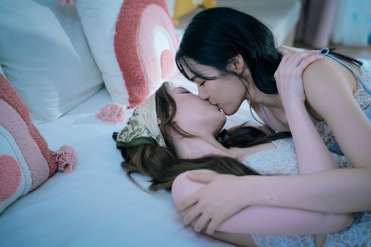 Srpssl's tweet photo. ป้าแจ๋ว : เลิฟซีนพอหอมปากหอมคอ
ก็ไม่คิดว่าจะจริงขนาดนี้  😭🫠🫠🫠🫠 
หอมคอหอมปาก ไม่ผิดเลยยยย 

LINGORM ILF EP4
#วาดฝันวันวิวาห์EP4 https://t.co/o0gjjBREkw