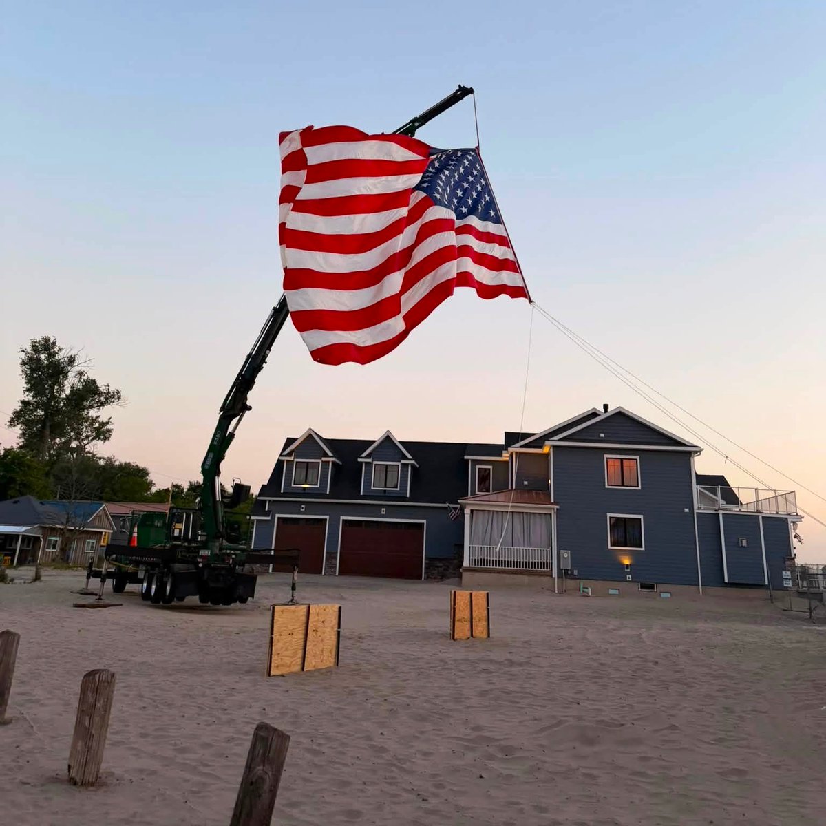 AAA_WCNY's tweet photo. Wow! What a week for travel! ✈️🧳🏖️😎
🇺🇸 The 4th of July kicked off a record summer travel season, with 72.2 million people traveling over the holiday.
🌴 And the momentum isn't slowing down! From road trips and theme parks to cruises and bucket-list getaways, our travel advisors are helping members make the most of summer.
We gathered a few photos from near and far this week, including a AAA Group Travel trip to Mackinac Island in Michigan! Where are you headed next?
No matter the distance, have a safe and enjoyable weekend! 🌺
#Travel #SummerTravel #AAA