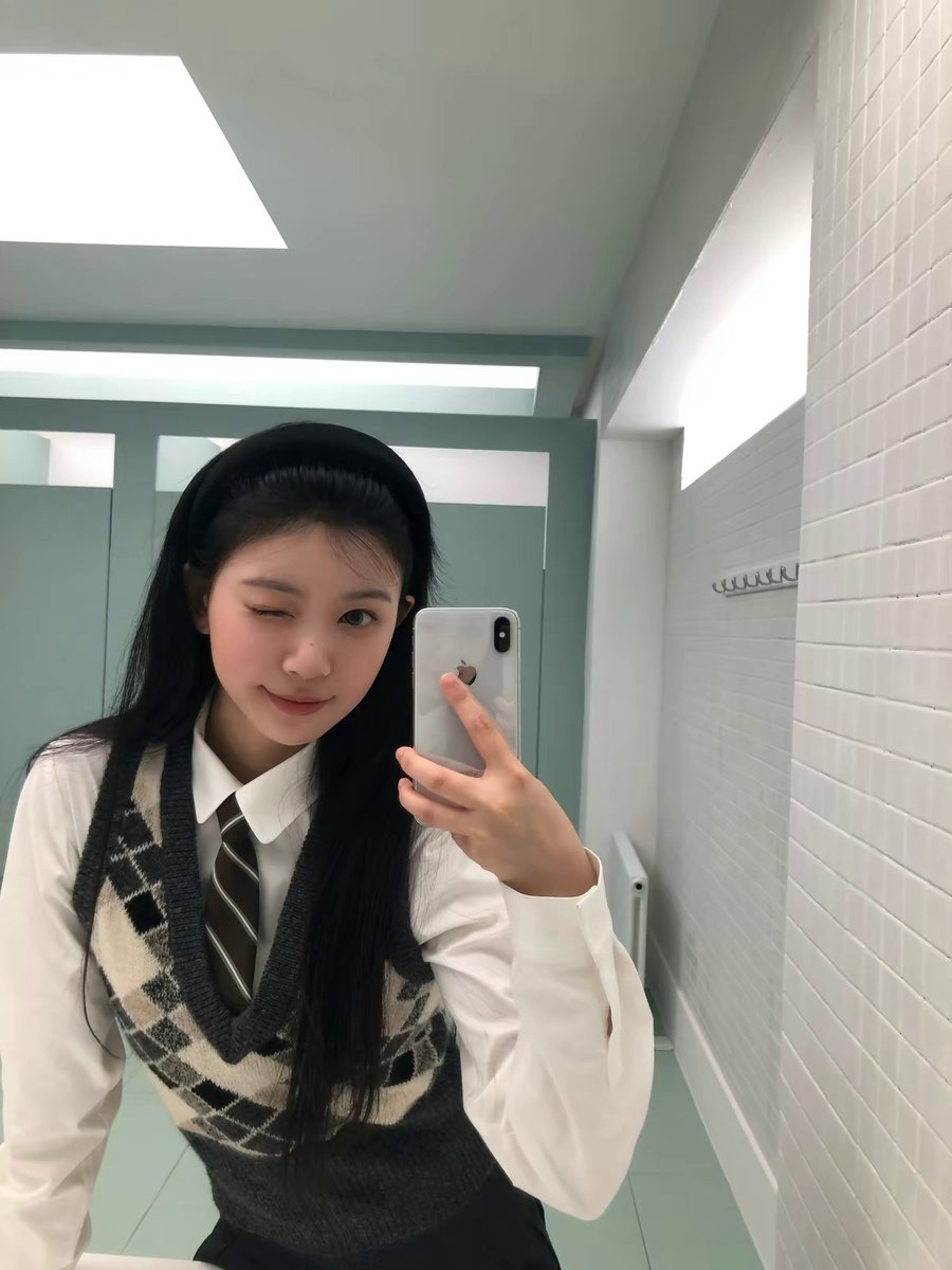 liliescraft's tweet photo. La buena noticia del día es que salió el  #𝐿ive𝑆ession和𝐁α𝑙der, ¿saben lo que significa eso? Quedarme todo el día en la comodidad de mis auriculares y ponerle play en loop a #𝚂tärry𝙽𝑖ght·𝚖𝚙𝟹 que no me la quito de la cabeza, amo.

#𝑁iniʼs sɑntuɑrio 🏩♡ུ https://t.co/nt5EmP40Fl