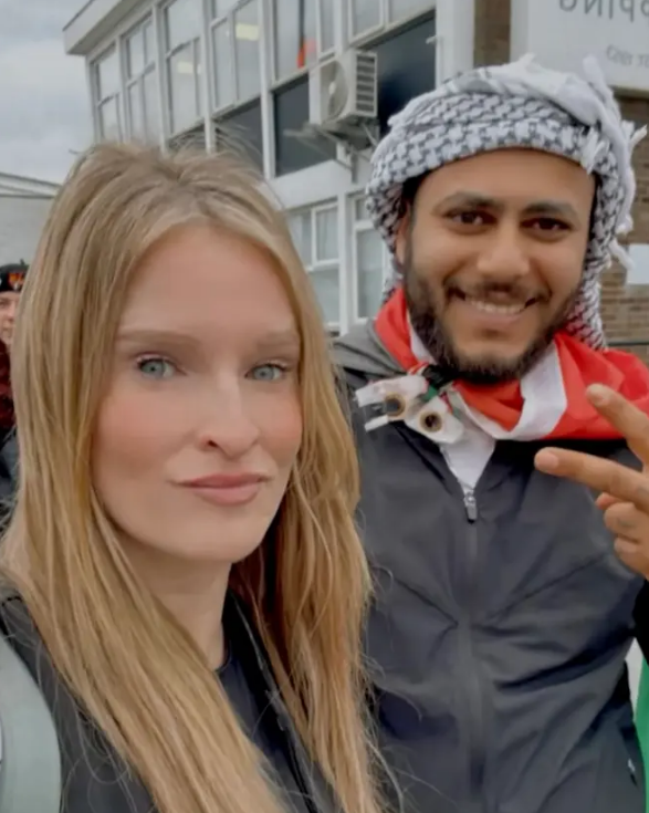 ElTrumpista's tweet photo. Jamey, una estadounidense de izquierda, fanática de la causa Palestina, conoció por Internet a Al-Saqar, un refugiado palestino que vive en Irlanda, se mudó con él

Se convirtió al ISLAM, y estaba por casarse, pero no duró mucho: Al-Saqar la desfiguró y mató a golpes https://t.co/lisFP3bNmn