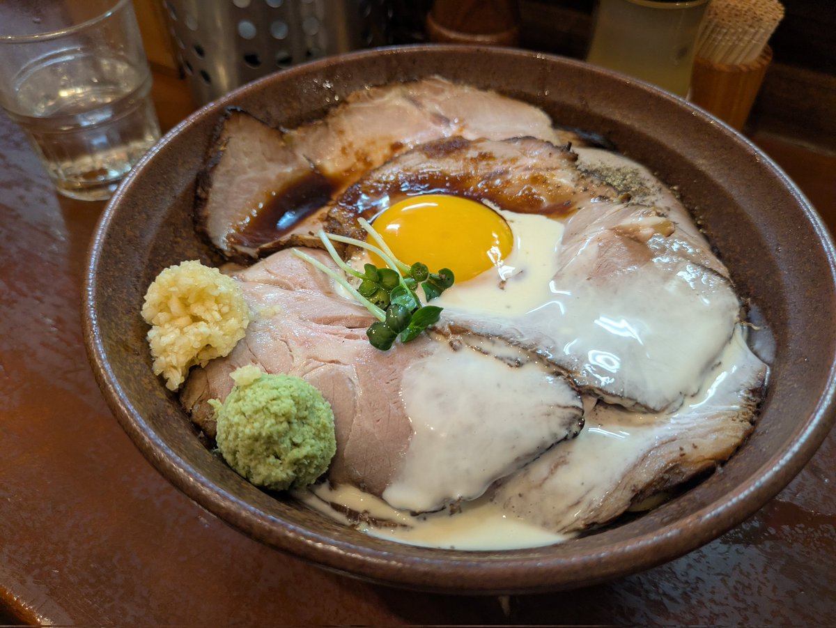 ren3618's tweet photo. 近所のラーメン屋で夕飯〜。
腹いっぱいになったお https://t.co/IsUmmnGZqU