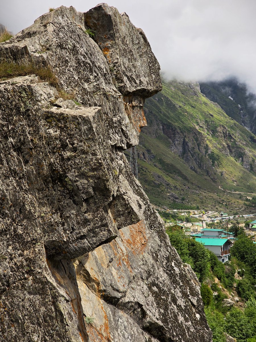 SrinivasR1729's tweet photo. Last year near Badrinath in Mana Village, I clicked this photo. See the unique rock formation? It looks like Lord Vishnu wearing his crown, similarly like Lord Venkateswara on Tirumala hill. https://t.co/udBnSzd43J