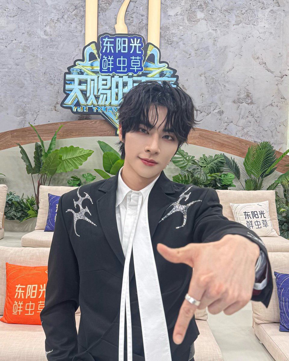 NCTsmtown's tweet photo. 🖤🖤

#XIAOJUN
#NCT #WayV https://t.co/s2cUfsp9IX