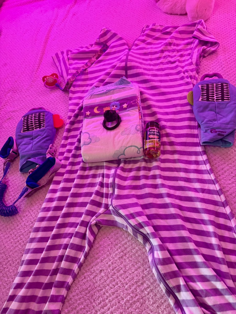 domdiaperdaddy's tweet photo. It’s Daddies Birthday this weekend!
Let’s make sure you don’t get into any trouble all weekend! Keeper sleeper, permalocker, gummy stimmy mitts, special candy, and leashed to daddy! No more big kid thoughts allowed!

https://t.co/3UXdTcB08B https://t.co/WkZLoyGhhe
