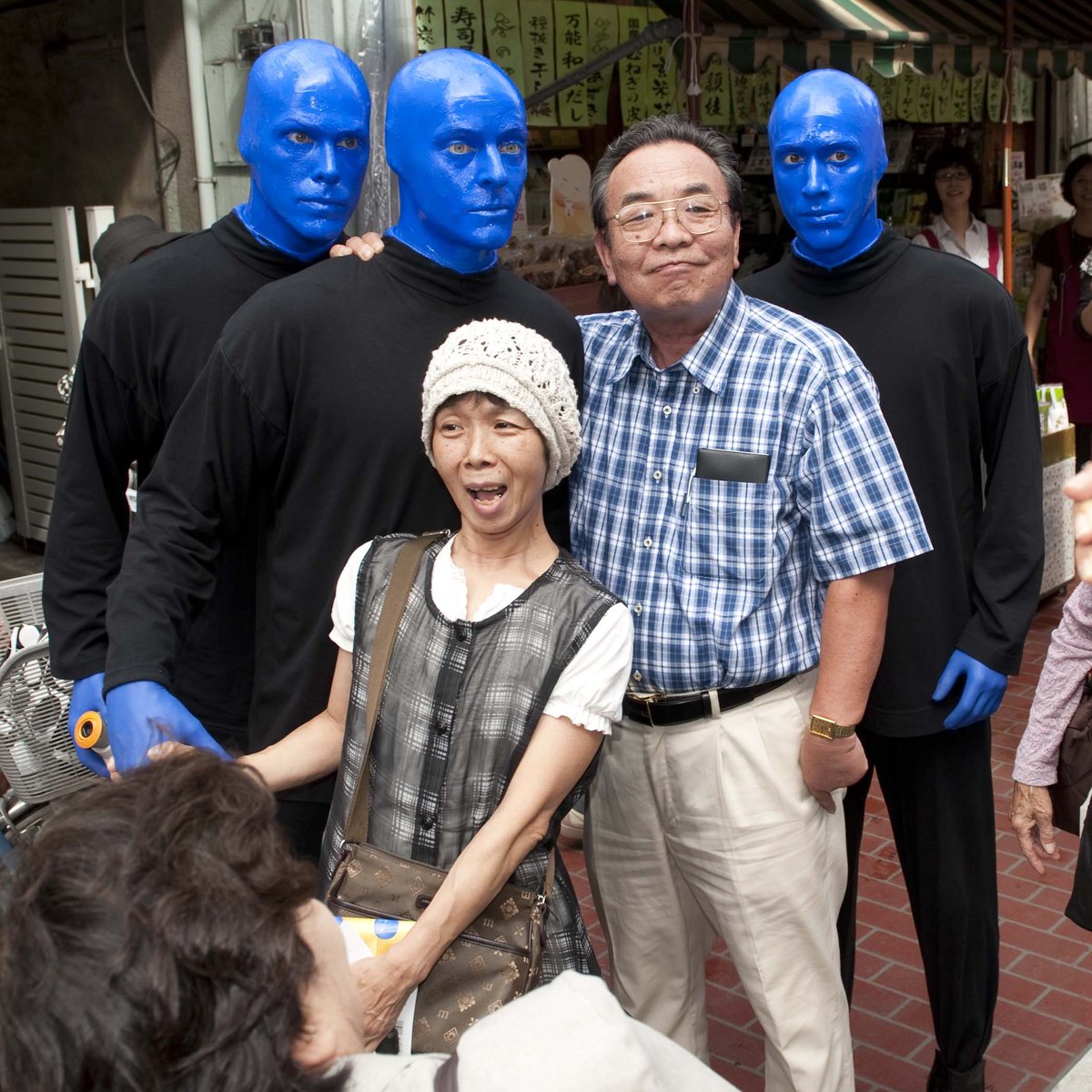 bluemanjapan's tweet photo. 街で出会ったら仲良くしてあげてください。
#ブルーマン #BLUEMAN #まもなく開幕
🔗https://t.co/cIfDBucZk1 https://t.co/tKuJn2vpPl