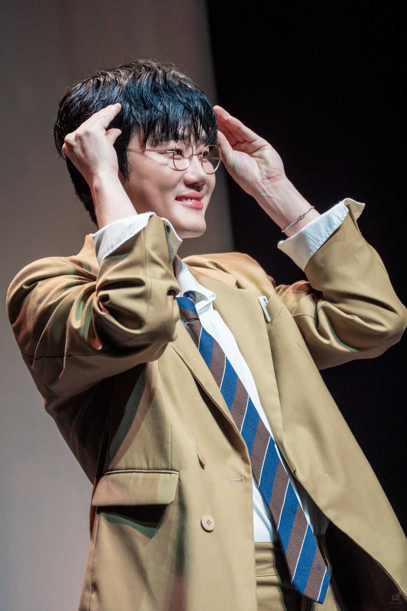 _Aperta_'s tweet photo. 260710 유승현 단독 콘서트 <Voice &amp; Story vol.4 - Spotlight> 
💙포토타임   

#유승현 https://t.co/go3eweHd3G