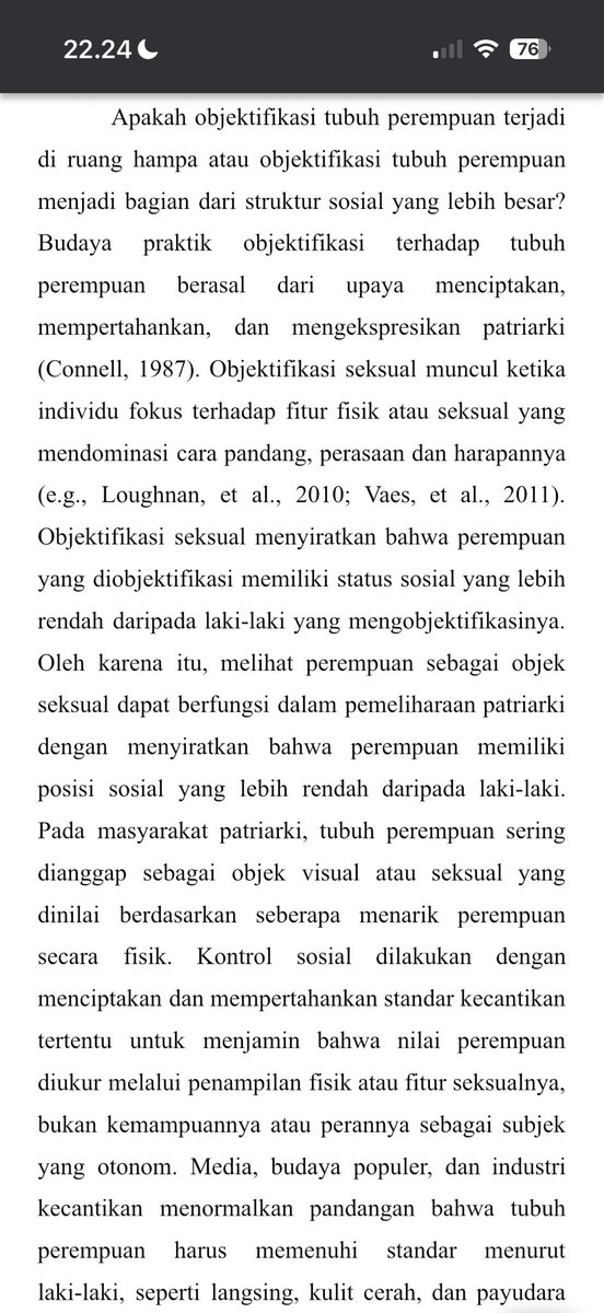 blissfulfancy's tweet photo. ngelihat kasus ini jadi keinget topik skripsi ku kemarin tentang objektifikasi payudara perempuan dan bagaimana media dan industri kecantikan merespon hal tersebut.

sedikit banyak aku juga menjelaskan sebenernya apasih objektifikasi itu? dan munculnya dari mana… 

dari awal kepikiran bikin skripsi dengan topik ini karena emang objektifikasi tubuh perempuan tuh semakin GILA dan MASIFFFF BGTTTT, sekarang makin makin deh ga masuk akal😭😭 emang akal-akalan patriarki…