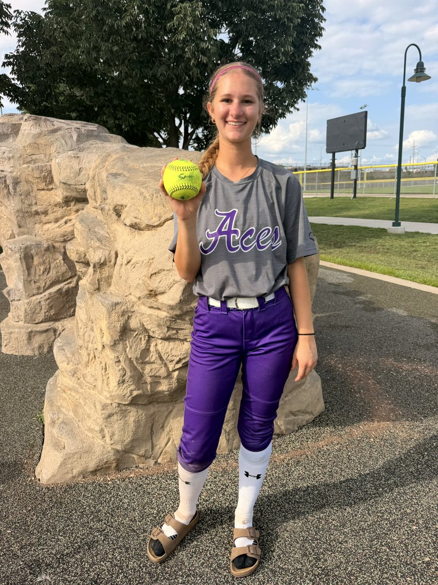 AcesMeirowsky's tweet photo. Kenzie Brunton #27 hit a bomb at the World Series powered by @TopGunEvents Pool Play game for @AcesMeirowsky @Kenziebrunton @chassidyb27 @KevinBrunton02 @PrepSoftball @MidwestPremierS @SoftbalAmerica @D1Softball @Aces_SoftballKC https://t.co/fls37ehXuU