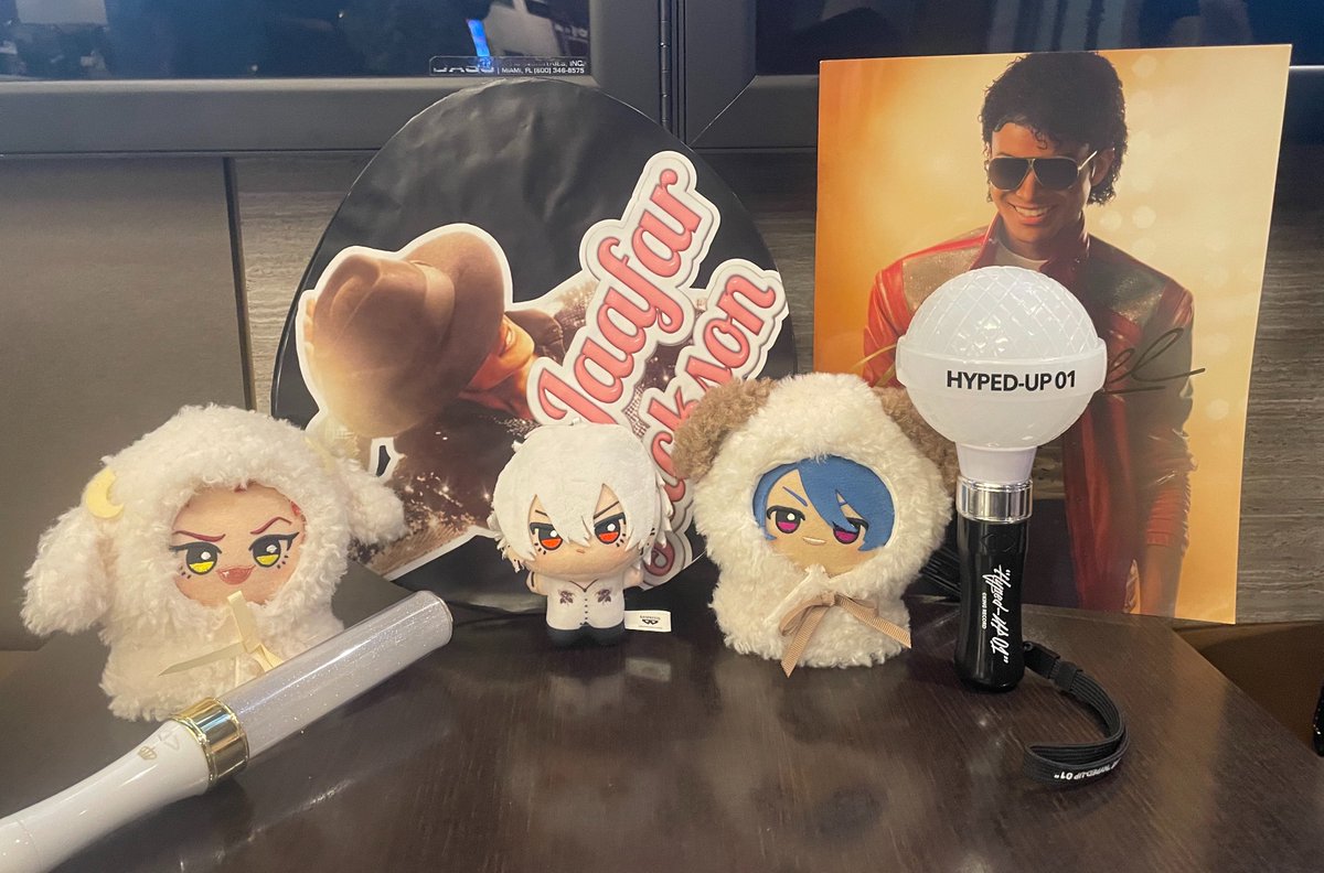 5WEEKRAMEN's tweet photo. マイケル応援上映行ってきた😽🫶🏻♥️
ジャファーの演じるマイケルは最高級✨️
何回みても泣けるし感激しちゃう（т  ̫ т）💧
くえさんとチワワもありがとう❣️
@enjoykue_koukai  
@poisondoggs4649 https://t.co/kgTJyZYfV5