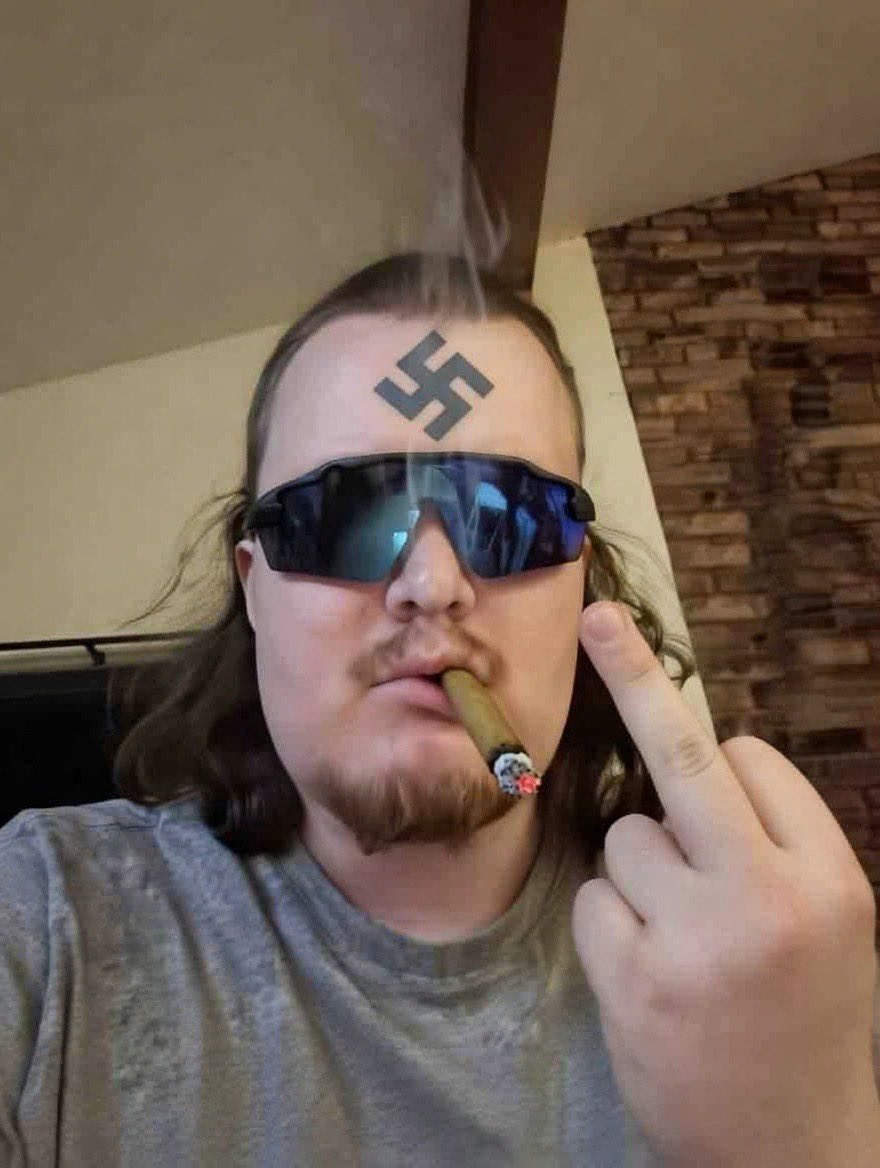 Pardafemcel's tweet photo. Homens quando encontra uma mulher estranha sempre acha que ela está tentando chamar atenção de homem saco murcho, imprecionante isso https://t.co/WZZpVqvvDZ