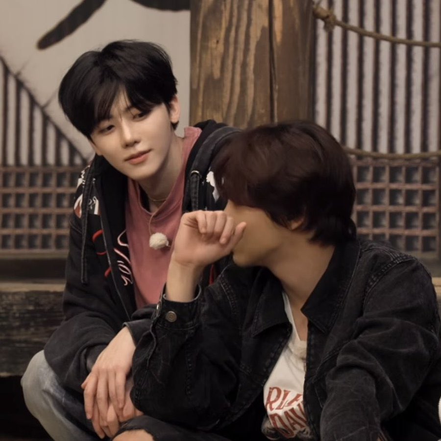 herewithae's tweet photo. Every istri cantik, selalu ada duo gapura yang siap menatap penuh cinta 🫰
#nominhyuckjayajayamakjay #jaemjenhyuck BERLAYARRRRRRRRRRR https://t.co/l7fLXIaN8K