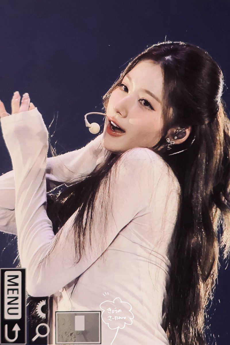 sanacottoncandy's tweet photo. 260710 pre.

👑

#트와이스 #TWICE #사나 #SANA #サナ https://t.co/CGIloQDfoY