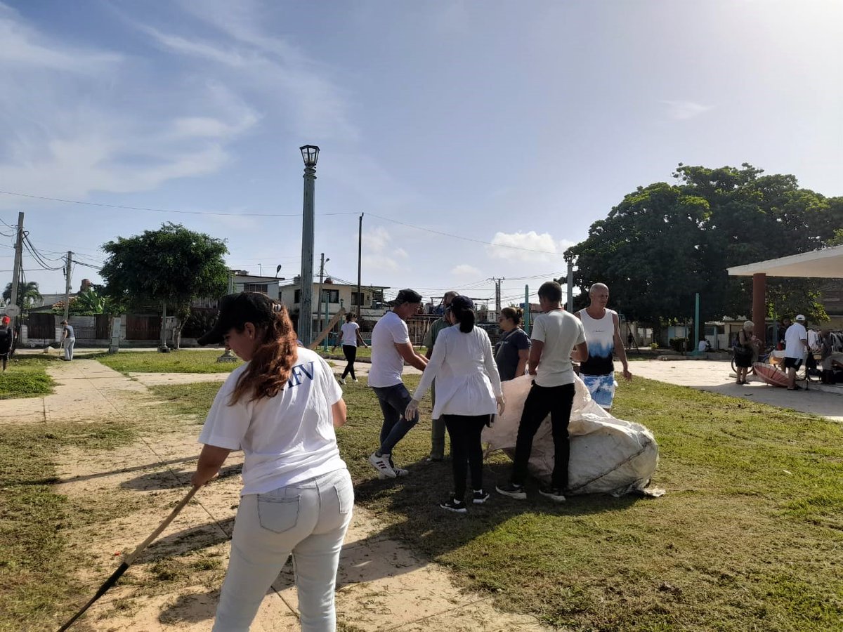 FinlayInstituto's tweet photo. La responsabilidad social es uno de los valores que nos guía. 💚

Como parte de este compromiso, realizamos una jornada de trabajo voluntario para revitalizar un parque de la comunidad de Jaimanitas, dejándolo listo para que 🧵👇 https://t.co/ZljY3FVhQZ