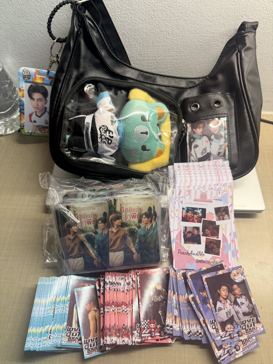 jakjaiearnearn's tweet photo. พรุ่งนี้ใครเจอกระเป๋าใบนี้สะกิดได้เลย มีของเพิ้ทต้ากับ วลอ ที่เหลือจาก lol ด้วยนะค้าบ ยังไงมารับกันได้เลยน้า 

#PeachAndMeSeries https://t.co/Ajhw8AHX75