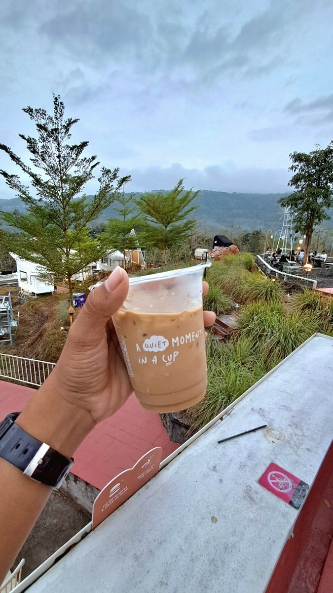 dciochoffee's tweet photo. Kangen waktu itu, niat cari sunset malah duduknya hadap timur, isoke krna ttp bisa ngobrol sampe malem dan dianter sampe kos🤗🤗 https://t.co/Zf6ukiqWgU