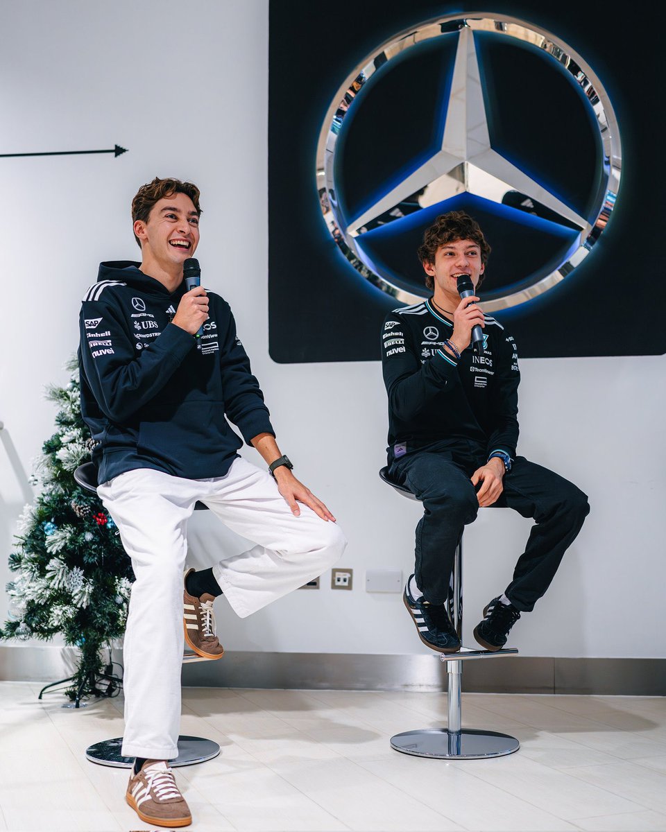 inforussellbr's tweet photo. 🗣️ | George Russell descartou a possibilidade de favorecimento da Mercedes para Kimi Antonelli:

"Ouvi, por meio de comentários de terceiros, que existe um burburinho sobre favorecimento (mais especificamente, de que a Mercedes estaria favorecendo Antonelli). Isso não me incomoda — e também não é verdade. Quando eu era mais novo, talvez sentisse vontade de rebater essa acusação." 

"Mas há 2.000 pessoas na equipe, e todas recebem um bônus se conquistarmos o Campeonato de Construtores. Então, por que haveria favorecimento?" 

"Nós dois temos liberdade para correr um contra o outro, a menos que o objetivo principal da equipe — conquistar o maior número possível de pontos — esteja em risco."

📰 | Daily Mail