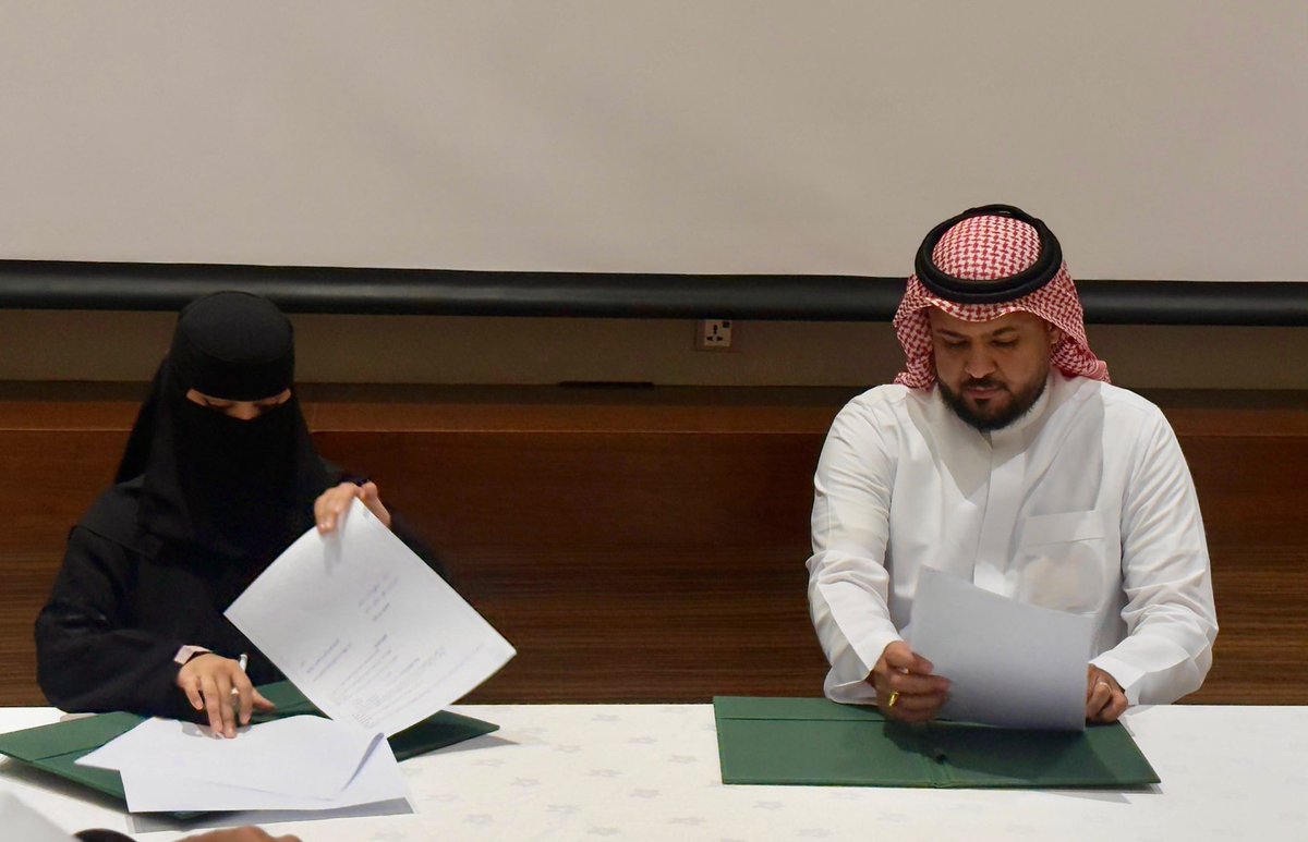 lutfJaz's tweet photo. يسر فريق لطف التطوعي الإعلان عن توقيع شراكة مجتمعية مع جمعية التوعية بأضرار المخدرات، بهدف تعزيز الوعي المجتمعي ودعم المبادرات التوعوية الهادفة.

نسأل الله أن يبارك هذه الشراكة ويجعلها خطوة نحو أثرٍ إيجابي ومستدام.

#فريق_لطف_التطوعي https://t.co/de454y8IqU