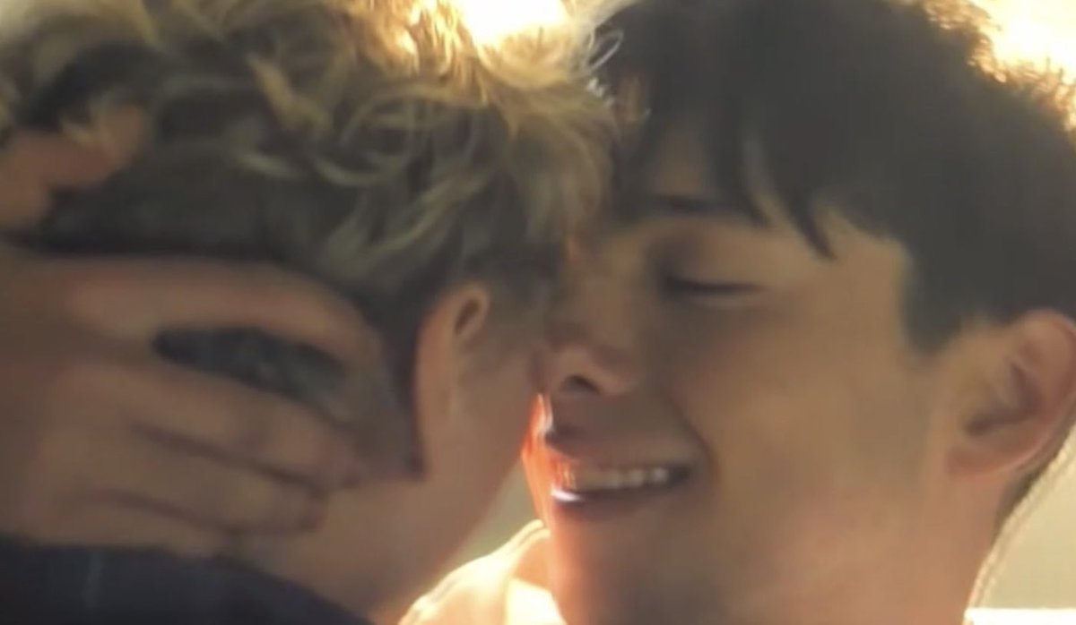 s4viticus_verse's tweet photo. puppies need their nuzzles #rynaim #leviticus https://t.co/DTCFSOZ5Pa