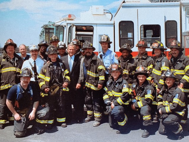 25YearsAgoLive's tweet photo. President Bush makes his first visit to New York City as President. 

He visits Ellis Island with Senator Hillary Clinton, meets with the FDNY, and has a photo op with the World Trade Center. https://t.co/U12os1LcOF
