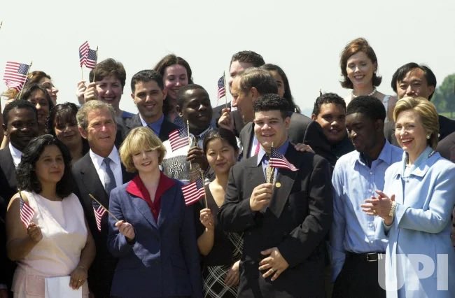25YearsAgoLive's tweet photo. President Bush makes his first visit to New York City as President. 

He visits Ellis Island with Senator Hillary Clinton, meets with the FDNY, and has a photo op with the World Trade Center. https://t.co/U12os1LcOF