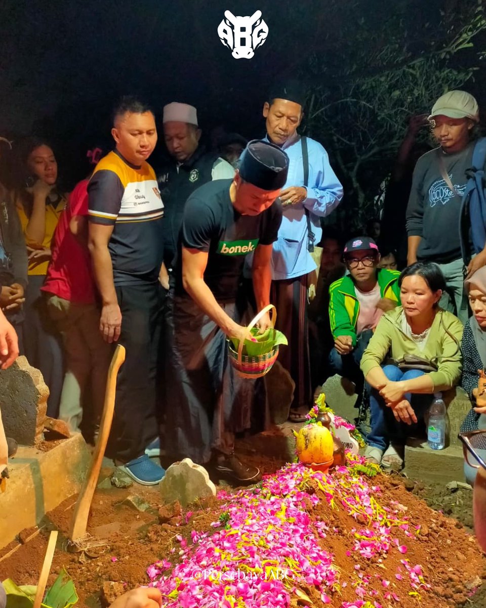 PersebayaABG's tweet photo. Istirahat yang tenang, Mas Peci.

Namamu akan selalu hidup dalam doa dan kenangan kami.

Al-Fatihah.

#PersebayaABG https://t.co/jRALPJsXZF