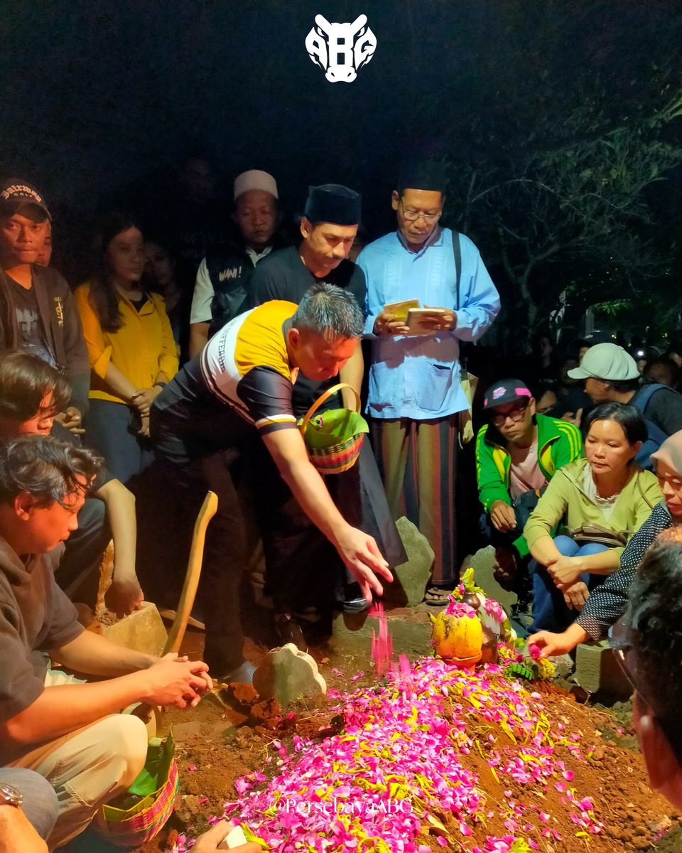 PersebayaABG's tweet photo. Istirahat yang tenang, Mas Peci.

Namamu akan selalu hidup dalam doa dan kenangan kami.

Al-Fatihah.

#PersebayaABG https://t.co/jRALPJsXZF