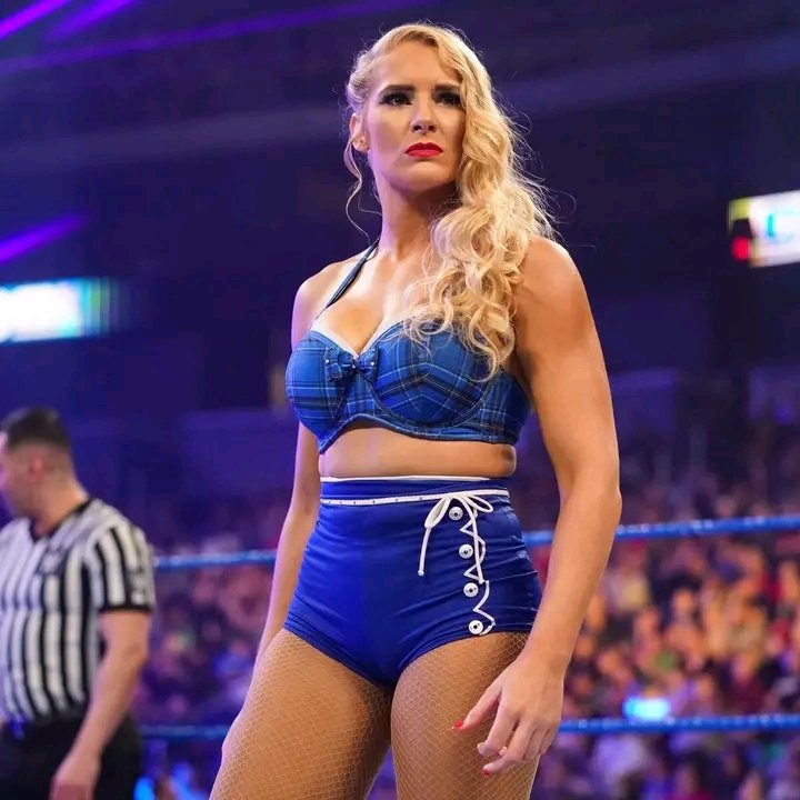 Eromina_Mutairu's tweet photo. Do you miss Lacey Evans in WWE? https://t.co/bZ3UnRtwZT