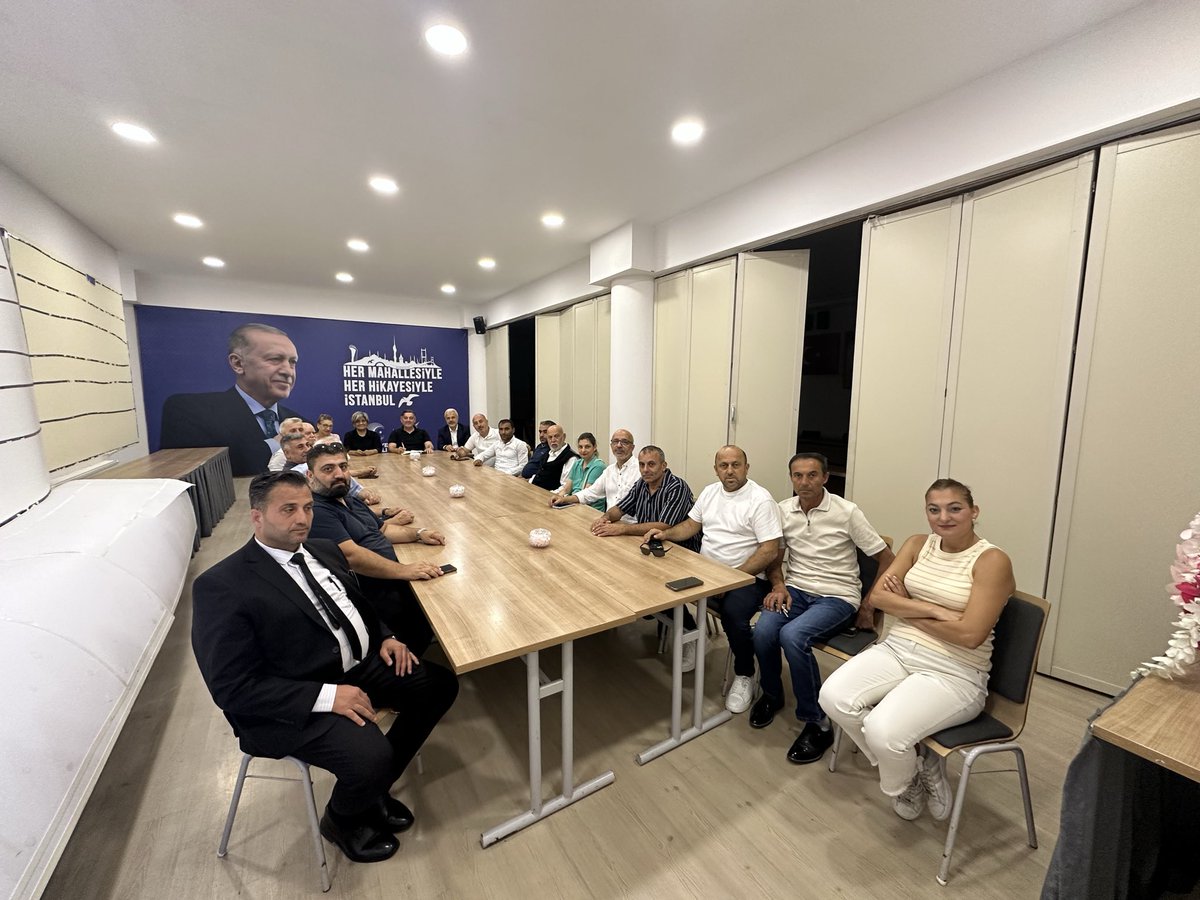 akbcekmece's tweet photo. İlçe Teşkilat Başkanımız Musa Kaynar Başkanlığında; mahalle başkanları toplantımızı gerçekleştirdik.

Teşkilatımızın sahadaki çalışmalarını, mahallelerimizin ihtiyaçlarını ve önümüzdeki dönem yol haritamızı istişare ederek birlik ve beraberlik içerisinde değerlendirmelerde bulunduk.

Güçlü teşkilat, güçlü hizmet anlayışıyla çalışmalarımızı kararlılıkla sürdürüyoruz.

@akpartiistanbul 
@abdullahozdemir 
@halimaksu 
@RYagar 
@musakaynar