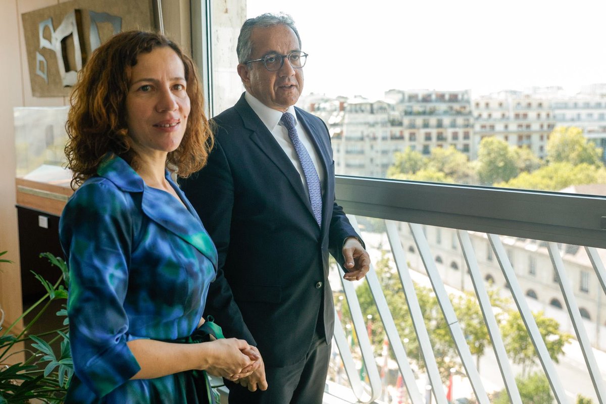 RoxanaMinzatu's tweet photo. It was good to exchange views with @UNESCO Director-General @UNESCO_DG 

The European Union remains committed to strengthening our partnership with UNESCO to advance quality education, support teachers, develop skills, and build more resilient societies.

Human rights, democratic values, and sustainable investment in education must remain at the heart of our common efforts.