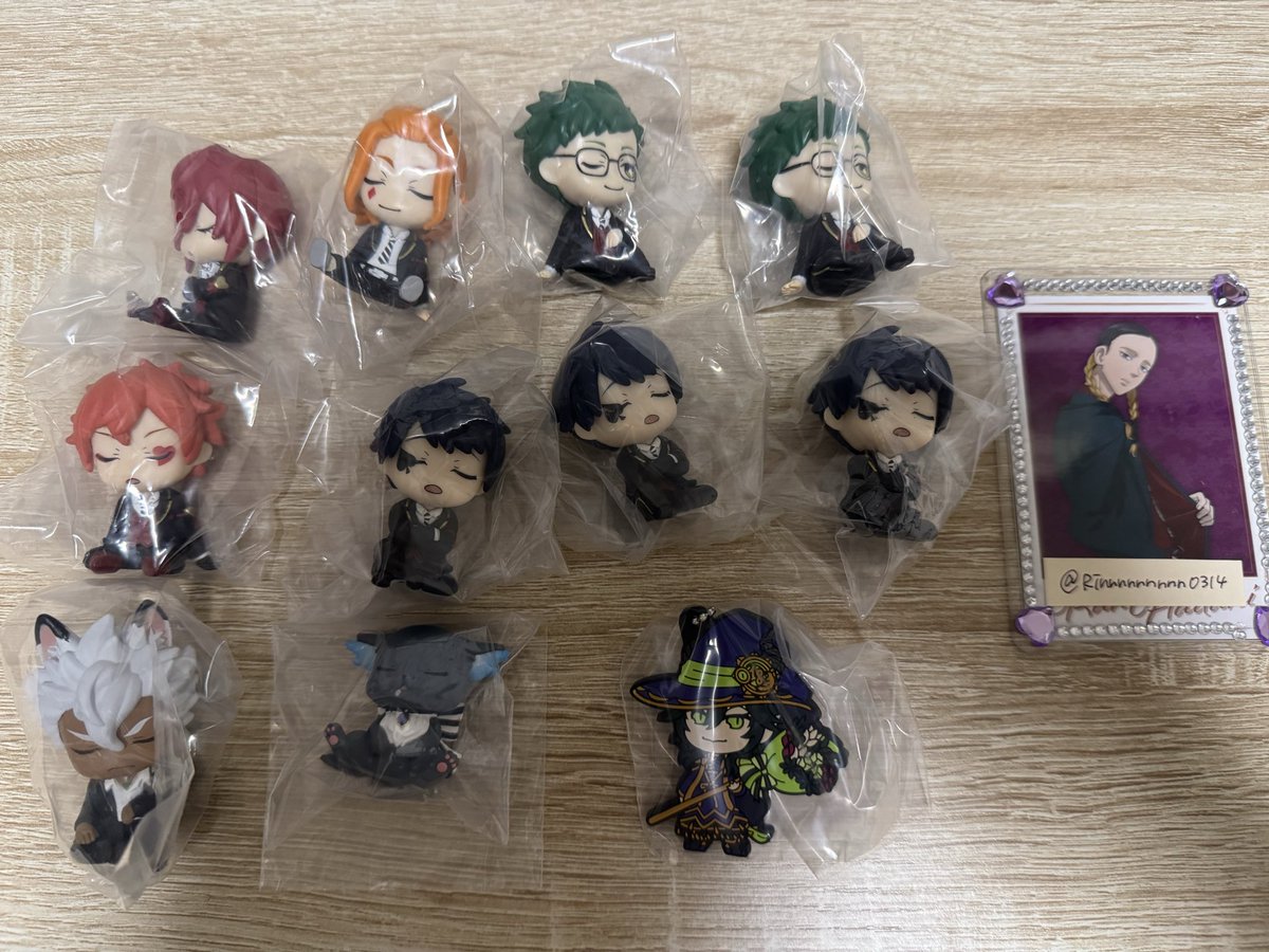 Rinnnnnnnnn0314's tweet photo. ツイステ 肩ズン Fig ハーツラビュル寮 でふぉラバ ブルーム ガチャガチャ 交換

譲
画像参照

求
肩ズン:アズール フロイド ジェイド
でふぉラバ:フロイド

※初期汚れある場合があります

手渡し(都内 横浜 川崎駅構内)＞郵送
検索からでもお気軽にお声がけください https://t.co/7ZoaqFj0ok