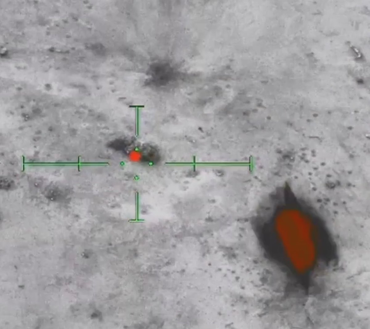 overclassifiedx's tweet photo. 🛸 Pentagon Drops Shape Shifting UAP Video: Insane 90° Turn & Vanishes!

October 2023 Greece sighting (IR sensor, Central Command): Object skims ocean surface, executes multiple sharp 90 degree turns at ~80 mph, maneuvers no known aircraft or drone can pull.

Here are close up still shots from the footage 👇