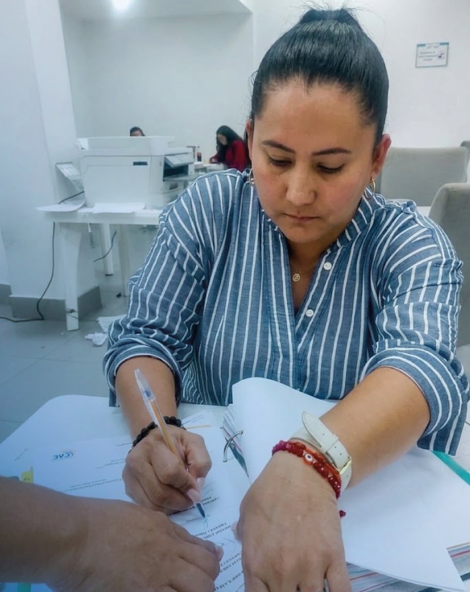 ShirleyAldas's tweet photo. Esto lo asumo con el corazón.
Lo hago en honor a mis abuelos, representando a mi gente del #Guasmo y manteniéndome firme a mis convicciones.
Todo por amor a mi #Guayaquil y a nuestra patria.
Soy Shirley Aldás. #LaVozDelSur https://t.co/GLg8xqd865