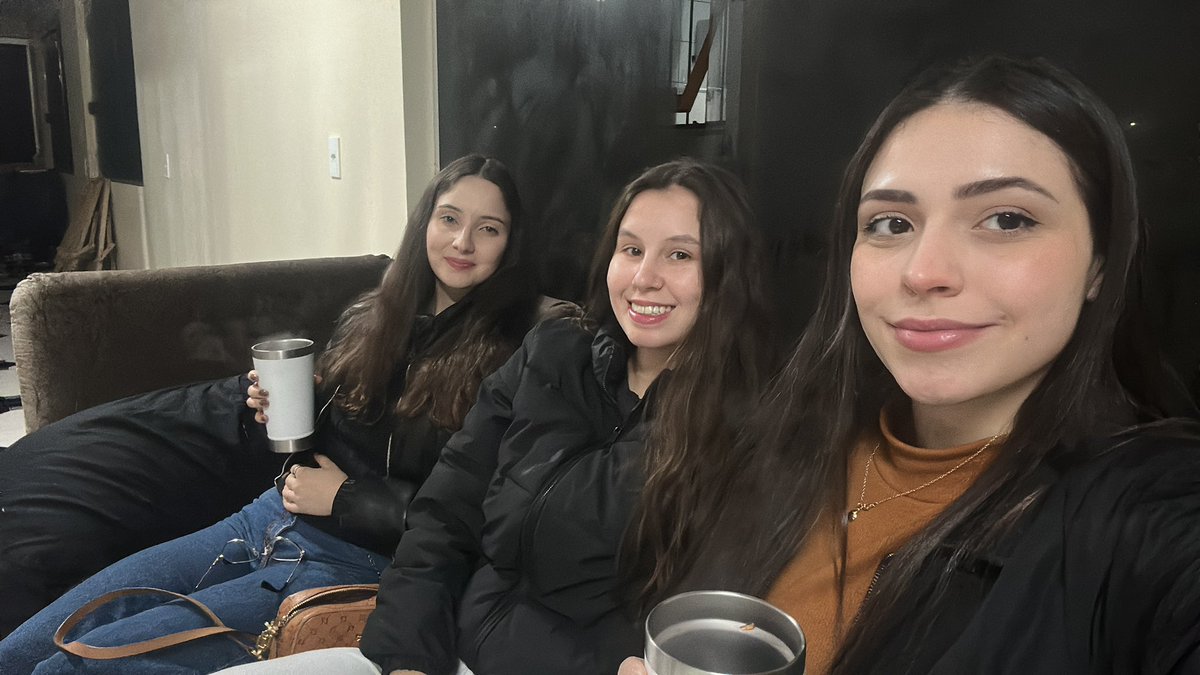 fefis___'s tweet photo. Com minhas gatinhas!🩷 https://t.co/ScB7WN9Bmr