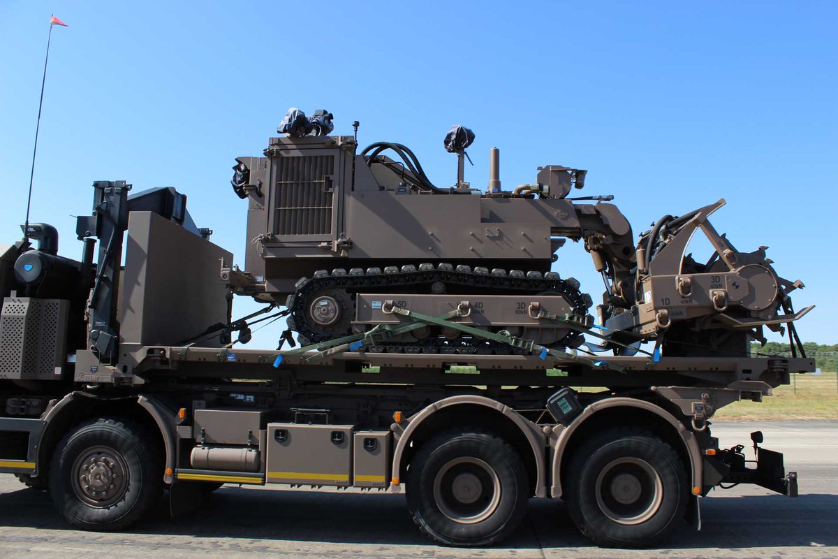 ArmyRecognition's tweet photo. #FrenchArmy #SDZ 19e RG #demining #vehicle pictured during the rehearsal for #France’s 14 July 2026 National Day #MilitaryParade in #Paris. https://t.co/gZRPPrfoHI