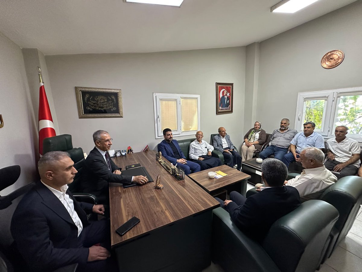 Karakopruak's tweet photo. 📍 Seyrantepe Mahallesi

Milletvekilimiz, İSİPAB Komisyonu Başkanı Prof. Dr. Abdurrahim Dusak, İlçe Koordinatörümüz Sayın Ali Demir, İlçe Başkanımız Sayın Av. Orhan Çelik ve Başkan Yardımcılarımızla birlikte Seyrantepe Mahalle Muhtarımız Sayın Osman Seydioğlu’nu ziyaret ettik.

Mahallemizin ihtiyaçları, talepleri ve yürütülen çalışmalar üzerine verimli istişarelerde bulunduk. Misafirperverliği ve samimi ev sahipliği dolayısıyla Muhtarımız Sayın Osman Seydioğlu’na teşekkür ediyor, çalışmalarında başarılar diliyoruz.
@RTErdogan @bybekirbozdag @ProfDrDusak @abuyukgumus @hakanaksu058 @farukaytek @milhamigunbegi @AliDemir8914344 
@avorhancelik @Osmanseyidoglu_