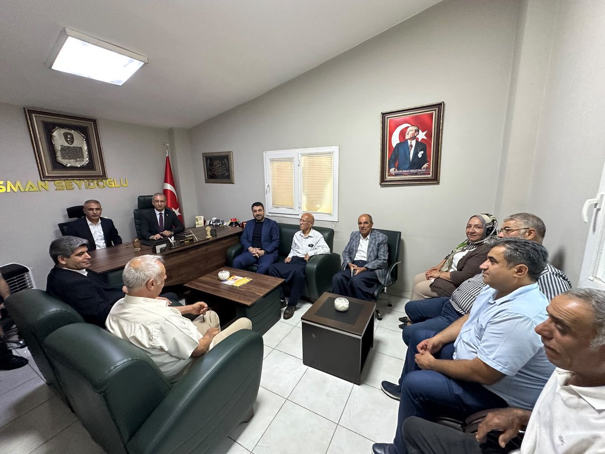Karakopruak's tweet photo. 📍 Seyrantepe Mahallesi

Milletvekilimiz, İSİPAB Komisyonu Başkanı Prof. Dr. Abdurrahim Dusak, İlçe Koordinatörümüz Sayın Ali Demir, İlçe Başkanımız Sayın Av. Orhan Çelik ve Başkan Yardımcılarımızla birlikte Seyrantepe Mahalle Muhtarımız Sayın Osman Seydioğlu’nu ziyaret ettik.

Mahallemizin ihtiyaçları, talepleri ve yürütülen çalışmalar üzerine verimli istişarelerde bulunduk. Misafirperverliği ve samimi ev sahipliği dolayısıyla Muhtarımız Sayın Osman Seydioğlu’na teşekkür ediyor, çalışmalarında başarılar diliyoruz.
@RTErdogan @bybekirbozdag @ProfDrDusak @abuyukgumus @hakanaksu058 @farukaytek @milhamigunbegi @AliDemir8914344 
@avorhancelik @Osmanseyidoglu_
