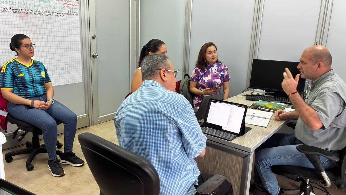 GobMeta's tweet photo. Impulsamos alianzas que transforman el futuro energético.
Avanzamos en la revisión del Acuerdo de Voluntades con el Clúster de Eficiencia Energética de la Orinoquia para consolidar iniciativas que promuevan el uso eficiente de la energía, la innovación y el desarrollo sostenible. https://t.co/E4H1qrMeZc