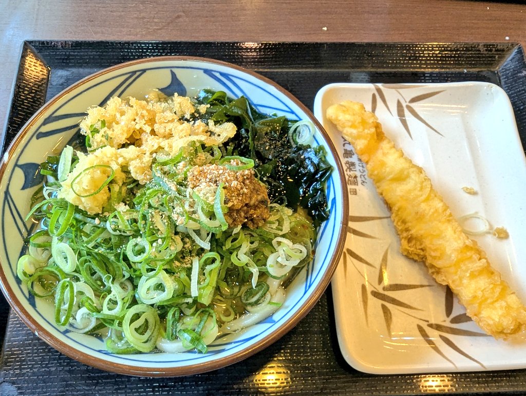cyrwar1's tweet photo. 週麺
田中そば店 かけ冷やし950円
丸亀 かつ丼セット 冷かけ並 790円
丸亀 冷かけ並 イカ天 440+190 630円

旨いと噂の丸亀かつ丼を初注文
かつ丼単品は590円 なのでセットが超お得
スーパー旨い(^q^)

うどんは並量なのでかなりのボリューム
うどん小、100引き位のプランがあると嬉しいかしら https://t.co/tlgc7p7zS5