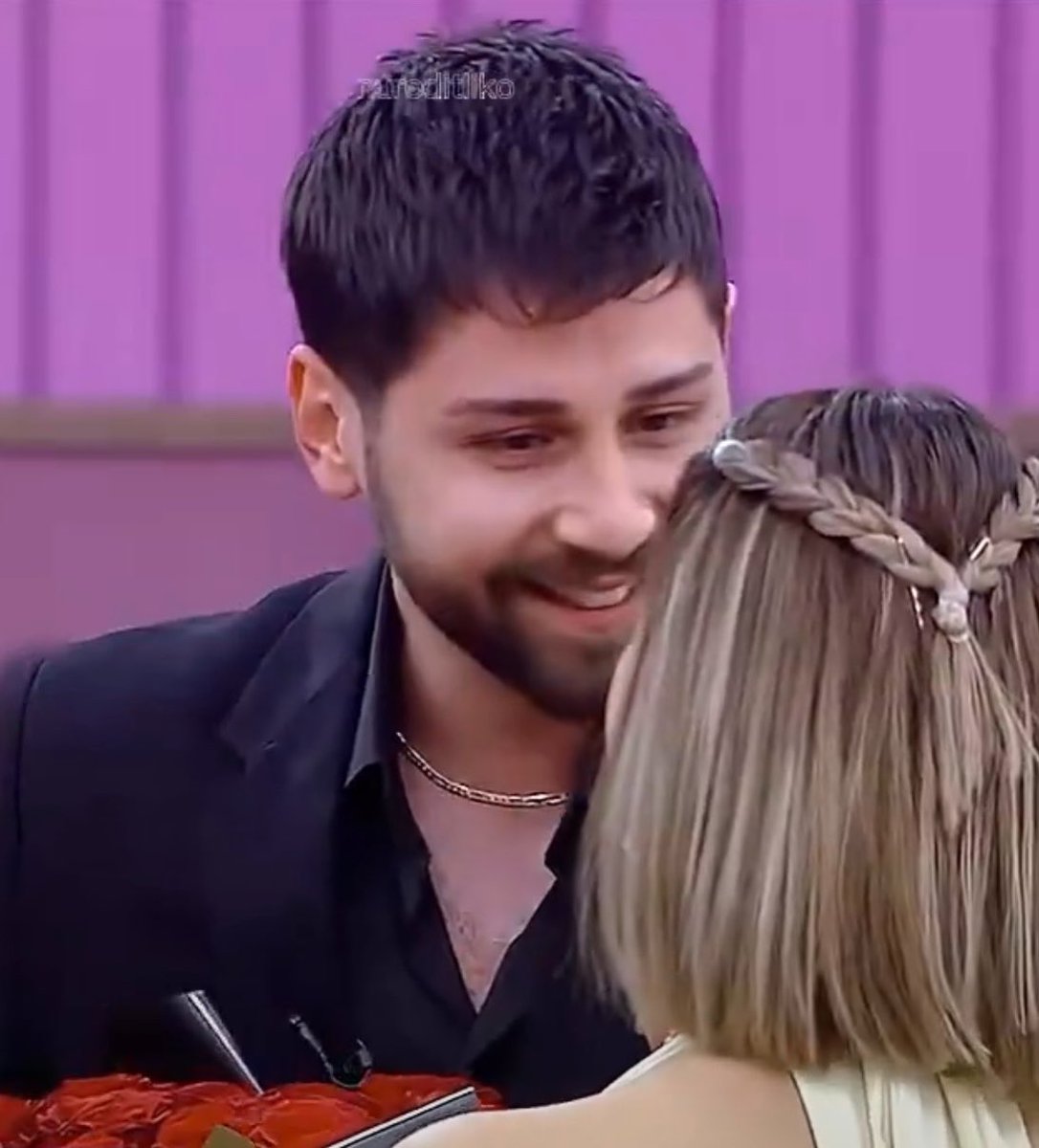 alaramiyaa's tweet photo. Tabi ki Cansın çok güzel bakıyor.
Ama “Yağız Cansın’a sevgi dolu bakmıyor” denince şaşırıyorum. Daha pek çok an paylaşırım abartmak isteniyorum. Bırakın sevgi dolu bakmayı bazen gözleri dolu dolu oluyor Cansın’a bakarken onunla bir şeyler paylaşırken (bence)
#kısmetseolur #canyağ https://t.co/UPqQmRkCU4